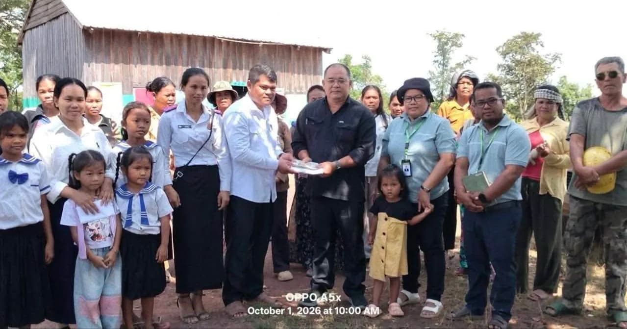 ថវិកាបដិភាគ ៨០០ដុល្លារ ត្រូវបានប្រគល់ជូនសាលាបឋមសិក្សាម្ជូរម៉្ងា ដើម្បីរួមគ្នាជួសជុលអគារសិក្សាជាមួយអង្គការ Good Neigh bours