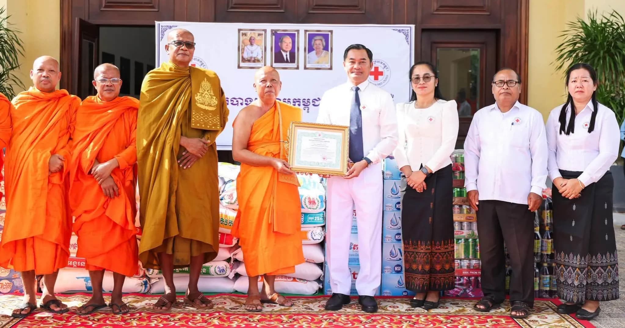 សាខាកាកបាទក្រហមកម្ពុជា ខេត្តកំពង់ស្ពឺ ទទួលទេយ្យទាន និងបច្ច័យពីព្រះមេគណ-អនុគណ និងមន្ត្រីសង្ឃ ទូទាំងខេត្ត ដើម្បីបម្រើសកម្មភាពមនុស្សធម៌