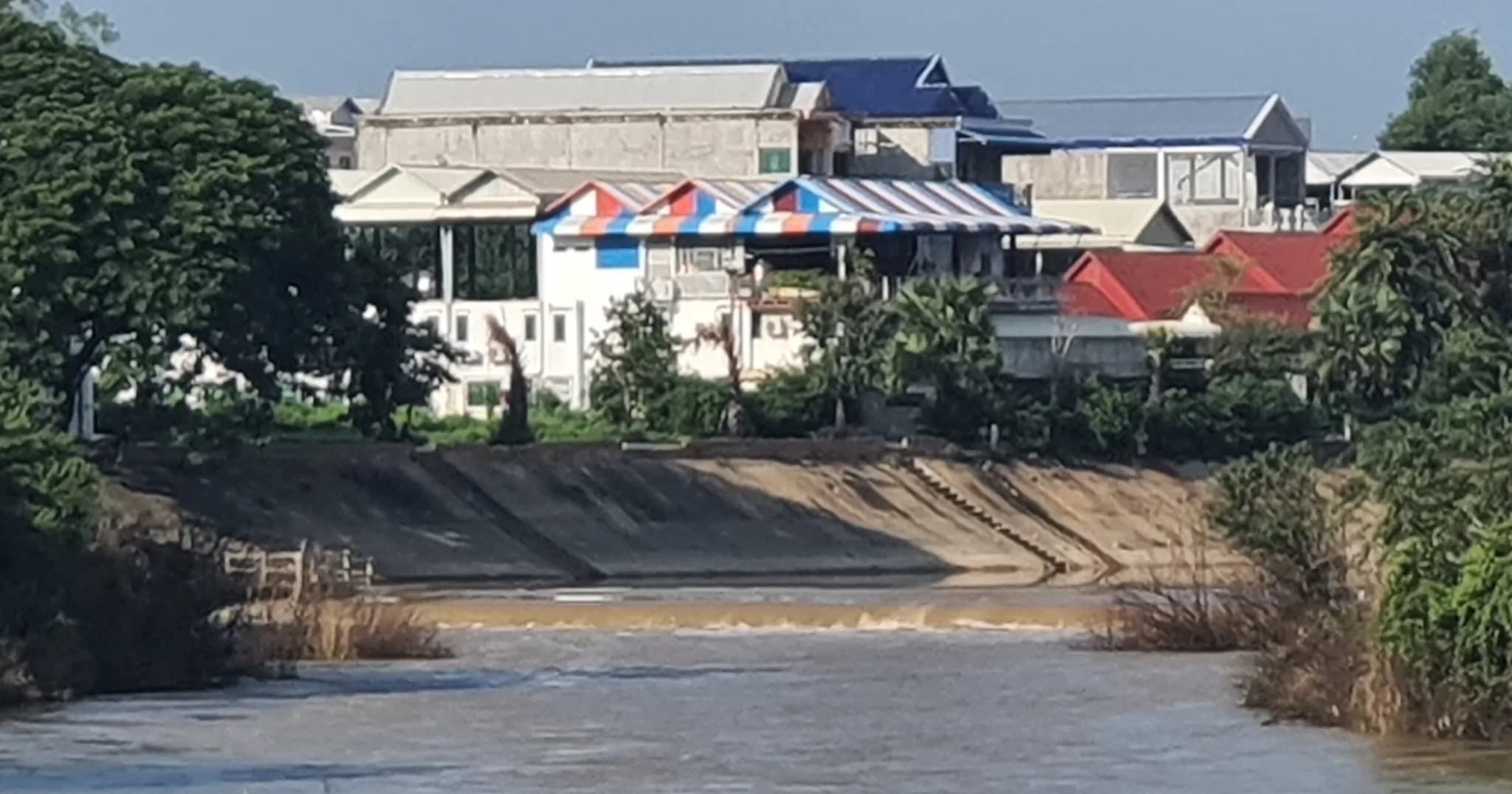 កម្រិតកម្ពស់ទឹកតាមខ្នងទំនប់នានាក្នុងខេត្តកំពង់ស្ពឺ