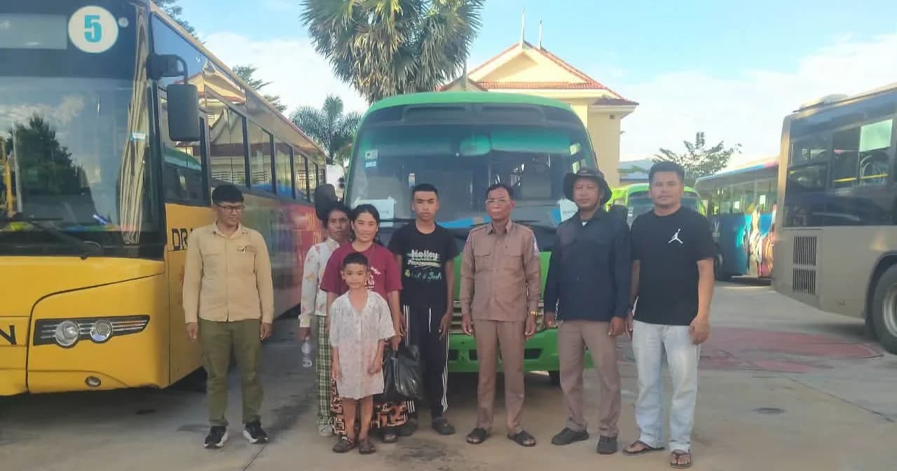 ក្រុមការងាររដ្ឋបាលស្រុកបានសម្របសម្រួលដល់ការធ្វើដំណើរផ្លាស់ទីលំនៅជូនប្រជាពលរដ្ឋចំនួន  ០១គ្រួសារ ដែលចាប់ឆ្នោតទទួលបានដីឡូតិ៍ និងផ្ទះ នៃគម្រោងកម្មវិធីផ្ដល់ដីការពារព្រៃដើម្បីរួមគ្នាអភិវឌ្ឍន៍ដោយចីរភាព