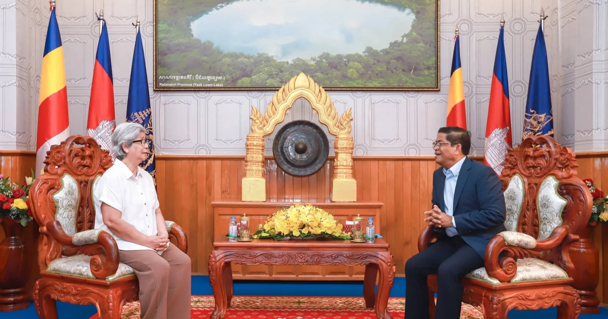 ឯកឧត្តម ញ៉ែម សំអឿន អភិបាលខេត្តរតនគិរី ទទួលសវនការជាមួយព្រះអង្គម្ចាស់ នរោត្តម ច័ន្ទទេវី ក្នុងឱកាសដែល ព្រះអង្គយាងបំពេញទស្សនកិច្ចនៅតំបន់ទេសចរណ៍ធម្មជាតិ និងការអភិវឌ្ឍខេត្តរតនគិរី