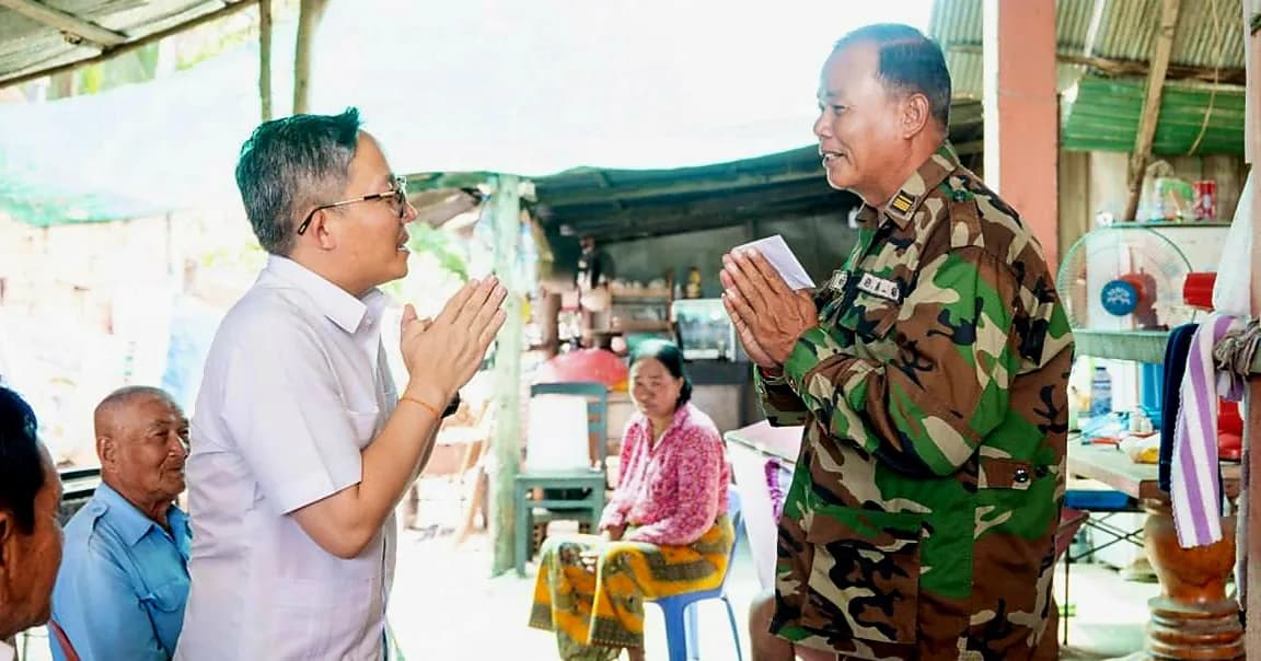 ឯកឧត្តម ឈួរ សុបញ្ញា សមាជិកយុវជនថ្នាក់កណ្តាល ដឹកនាំក្រុមការងារចុះសួរសុខទុក្ខ និងនាំយកថវិកាឧបត្ថម្ភជូនកងទ័ពជួរមុខដែលកំពុងមានជំងឺ