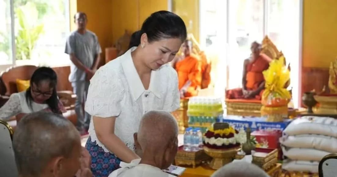 លោកជំទាវ បណ្ឌិត ដាំ ដារីនី អនុប្រធានទី១ ចុះមូលដ្ឋានស្រុកបសេដ្ឋ និងជាប្រធានក្រុមការងារថ្នាក់កណ្តាលចុះមូលដ្ឋានឃុំបសេដ្ឋ  បាននាំទេយ្យទាន និងច្ច័យប្រគេនព្រះសង្ឃ យាយជី តាជី និងពុទ្ធបរិស័ទចំណុះជើងវត្ត