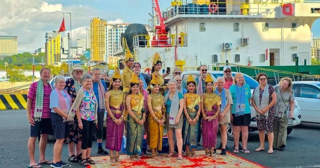 ភ្ញៀវទេសចរជនបរទេស លើនាវា សរុបចំនួន ២០០នាក់ (ស្រី១១៦) មកពី ១៥សញ្ជាតិ