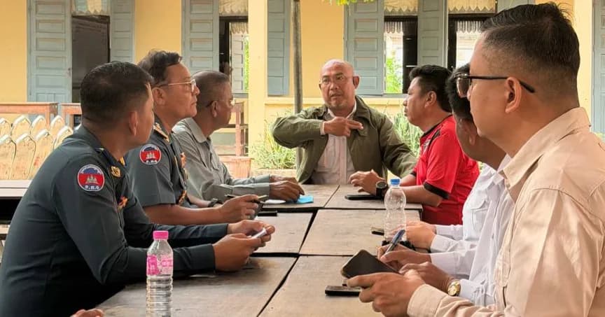 ក្រុមការងារបច្ចេកទេសអគ្គិសនីកំពង់ស្ពឺបានសហការជាមួយសេវាករក្នុងតំបន់ ចូលរួមប្រជុំសរុបលទ្ធផលការងារ ចុះរៀបចំខ្សែផ្គត់ផ្គង់អគ្គិសនី
