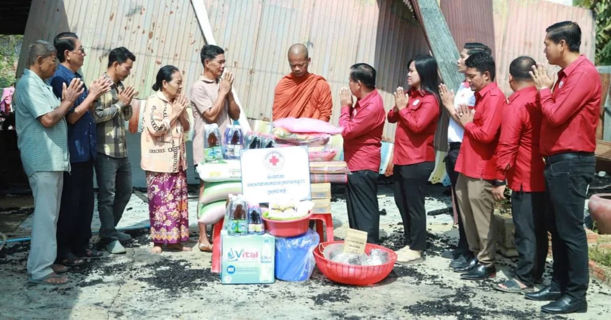 គ្រួសាររងគ្រោះដោយអគ្គិភ័យចំនួន ១គ្រួសារ នៅឃុំព្រែកនរិន្ទ ទទួលបានអំណោយមនុស្សធម៌ពីអនុសាខាកាកបាទក្រហមកម្ពុជា ស្រុកឯកភ្នំ