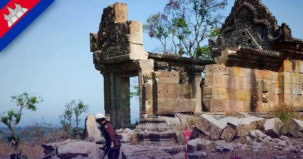 ក្នុងស្មារតីប្រយុទ្ធការពារ កូនខ្មែរគ្រប់រូបមិនថាស្ថិតក្នុងនិន្នាការនយោបាយណានិងអង្គការចាត់តាំងណាទេ ត្រូវតែមានកាតព្វកិច្ចដាច់ខាតចូលរួមការពារបូរណភាពទឹកដីជាពិសេសប្រាសាទព្រះវិហារដ៍កំសត់របស់យេីង!
