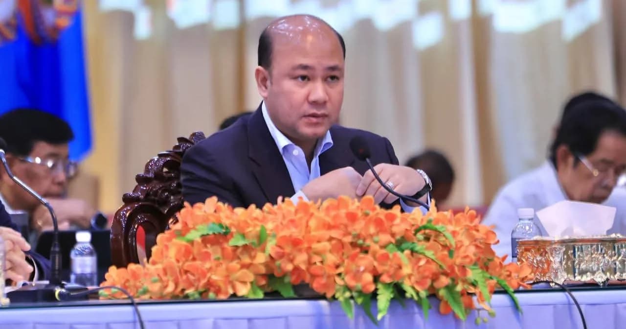 ឯកឧត្តម ហ៊ុន ម៉ានី សមាជិកគណៈអចិន្ត្រៃយ៍គណៈកម្មាធិការកណ្តាល ប្រធានក្រុមការងារគណបក្សចុះមូលដ្ឋានខេត្ត បានដឹកនាំកិច្ចប្រជុំលទ្ធផលការងារប្រចាំខែតុលា និងលើកទិសដៅភារកិច្ចខែវិច្ឆកា ឆ្នាំ២០២៦ នៅមន្ទីរគណបក្សខេត្តកំពង់ស្ពឺ