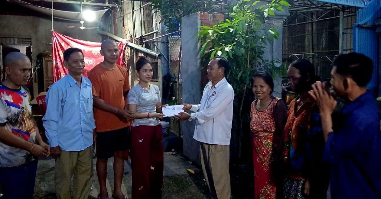 តំណាងឯកឧត្តម ថុល ឡាលីន អញ្ជើញចូលរួមរំលែកទុក្ខយ៉ាងក្រៀមក្រំជាមួយគ្រួសារសពប្រជាពលរដ្ឋនៅភូមិត្រពាំងស្លា