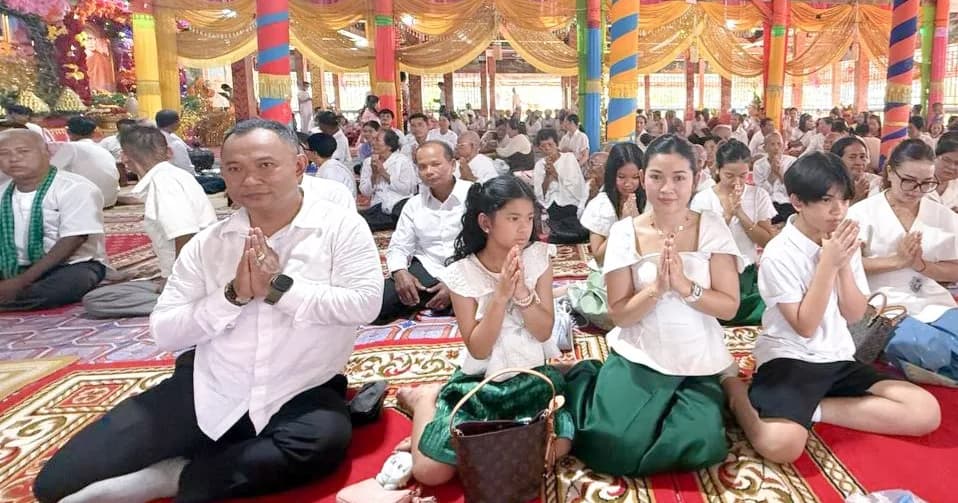ប្រគេនព្រះសង្ឃចំនួន ៥វត្ត នៅឃុំបសេដ្ឋ ស្រុកបសេដ្ឋ ខេត្តកំពង់ស្ពឺ