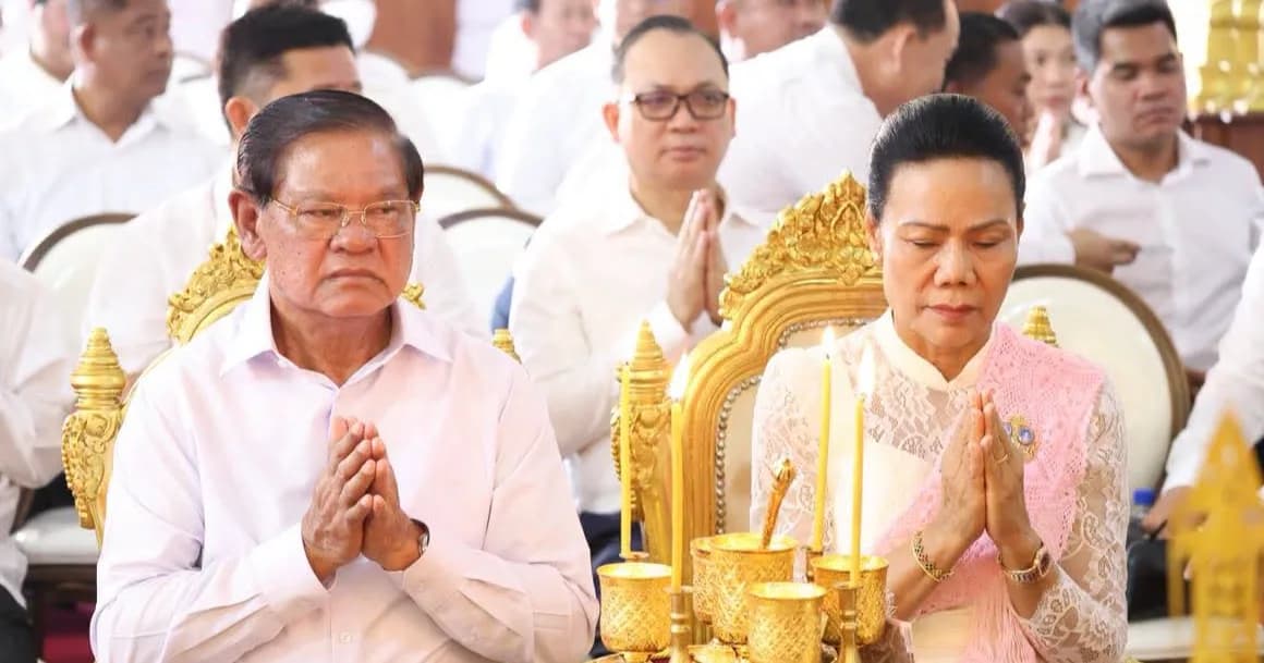 នាព្រឹកថ្ងៃសុក្រ ៦រោច ខែភទ្របទ ឆ្នាំមមី អដ្ឋស័ក ព.​ស២៥៧០ ត្រូវនឹងថ្ងៃទី២ ខែតុលា ឆ្នាំ២០២៦នេះ  លោកឧត្ដមសេនីយ៍ទោ​ ឃឹម​ សុកខៃ​ ស្នងការគរបាលខេត្ដកំពង់ស្ពឺ​ និងលោកជំទាវ​ ព្រមទាំងបុត្រា​-បុត្រី​ ក្រុមគ្រួសារបានអញ្ជេីញចូលរួមក្នុងពិធីបុ​ណ្យ​កាន់​បិ​ណ្ឌវេនទី៦ នៅវត្តបទុមវតីរាជវរារា​ម ស្ថិតនៅសង្កាត់ចតុមុខ