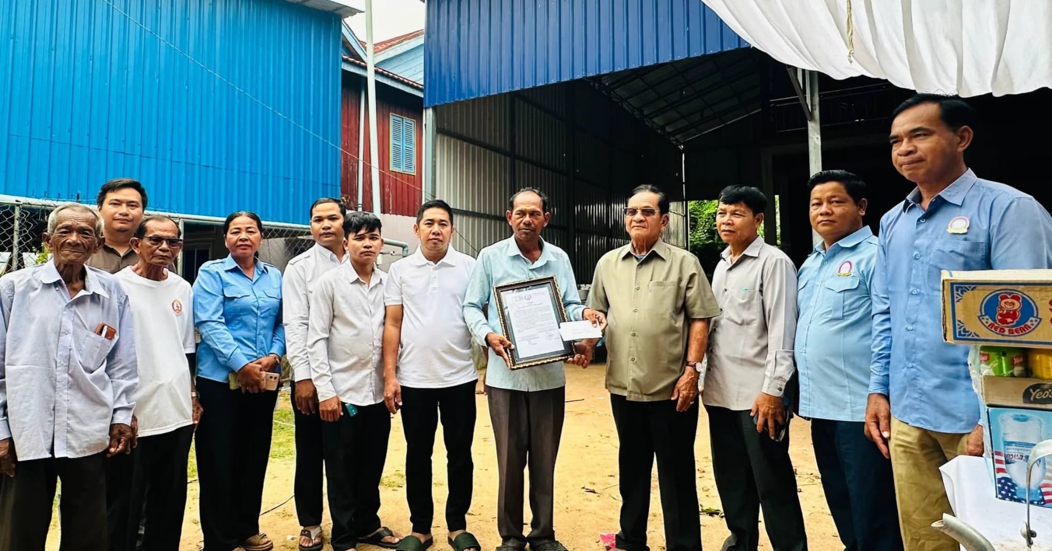 ក្រុមការងារចូលរួមបុណ្យសពរំលែកទុក្ខ និងនាំយកថវិកា ឯកឧត្តម ឈួរ សុបញ្ញា ប្រធានក្រុមការងារចុះជួយឃុំ