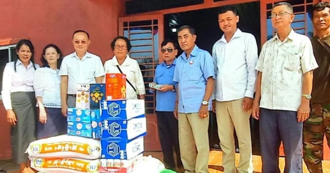ទានប្រគេនព្រះសង្ឃក្នុងពិធីកាន់បិណ្ឌចំនួន ៣ វត្ត ក្នុងឃុំទឹកល្អក់