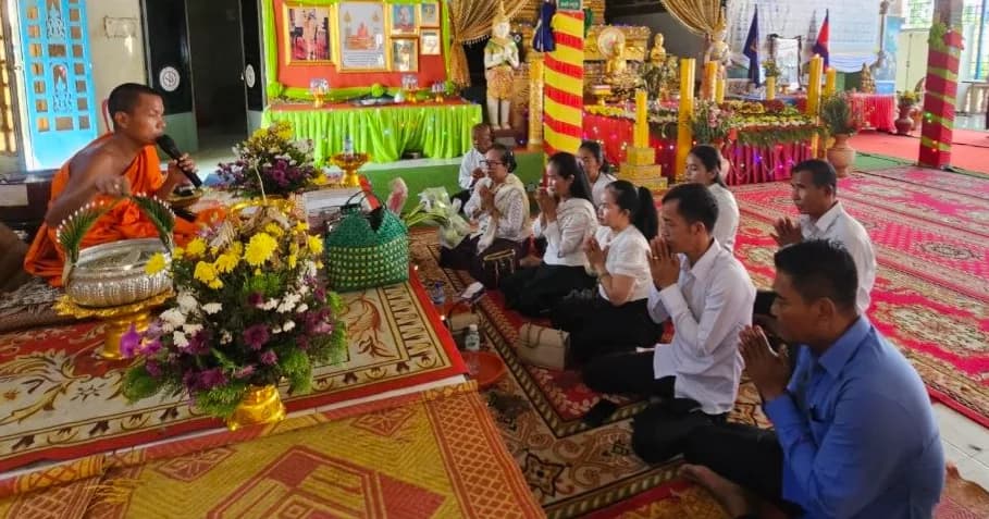 មន្ទីរព័ត៌មានខេត្តកំពង់ស្ពឺ ចូលរួមកាន់បិណ្ឌវេនទី១០ ឧទ្ទិសកុសលជូនបុព្វការីជន និងវីរជនពលី
