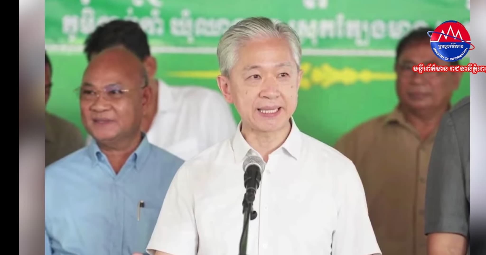 ទូតចិនចុះសួរសុខទុក្ខពលរដ្ឋភៀសសឹកខ្មែរនៅខេត្តព្រះវិហារ ដែលមិនអាចត្រឡប់ទៅលំនៅឋានវិញ