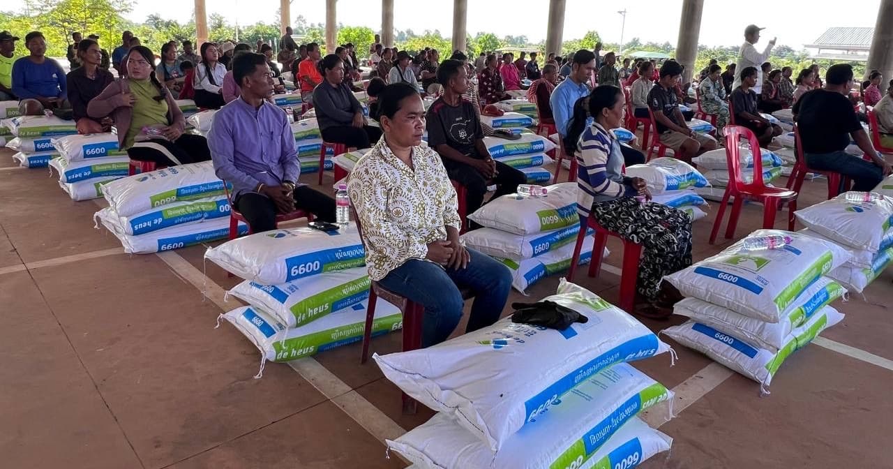 គ្រួសារមានបណ្ណសមធម៌ក្នុងក្រុងរុនតាឯកតេជោសែន ទទួលបានការគាំទ្រពីគម្រោង EMPOWER លើការចិញ្ចឹមសត្វ និងដាំបន្លែក្នុងផ្ទះសំណាញ់