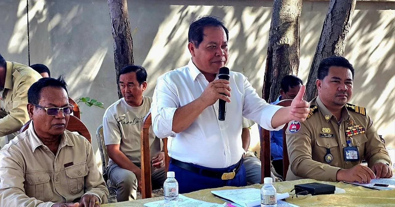 ក្រុមការងារចម្រុះខេត្តកំពង់ស្ពឺ ចុះធ្វើបច្ចុប្បន្នភាពទិន្នន័យ និងរៀបចំឯកសារ ក២ ក៤ និងក៩ ជូនប្រជាពលរដ្ឋនៅឃុំត្រពាំងគង