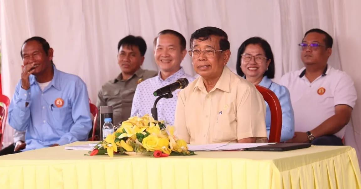 ពិធីសំណេះសំណាលជាមួយក្រុមការងារចុះមូលដ្ឋានភូមិ នៅភូមិស្វាយទាប ឃុំអង្គពពេល ស្រុកគងពិសី ខេត្តកំពង់ស្ពឺ