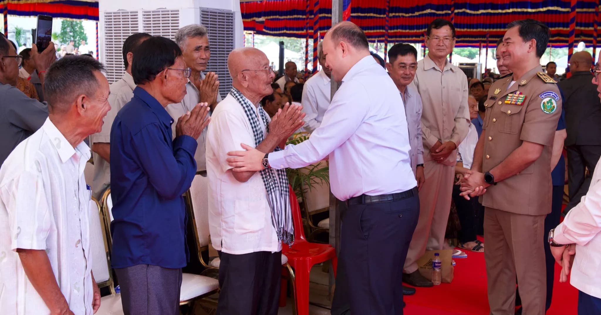 ឯកឧត្តម ហ៊ុន ម៉ានី អញ្ជើញជាអធិបតីក្នុងពិធីសំណេះសំណាលជាមួយនិវត្តជនជាង ២.០០០នាក់ នៅខេត្តកំពង់ស្ពឺ