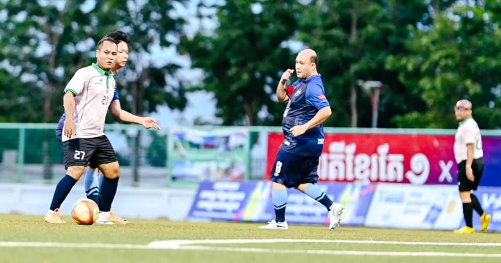 «បាល់ទាត់ភ្ជាប់បេះដូង ជួយបងប្អូនភៀសសឹកនៅភូមិរង់ចាំ»