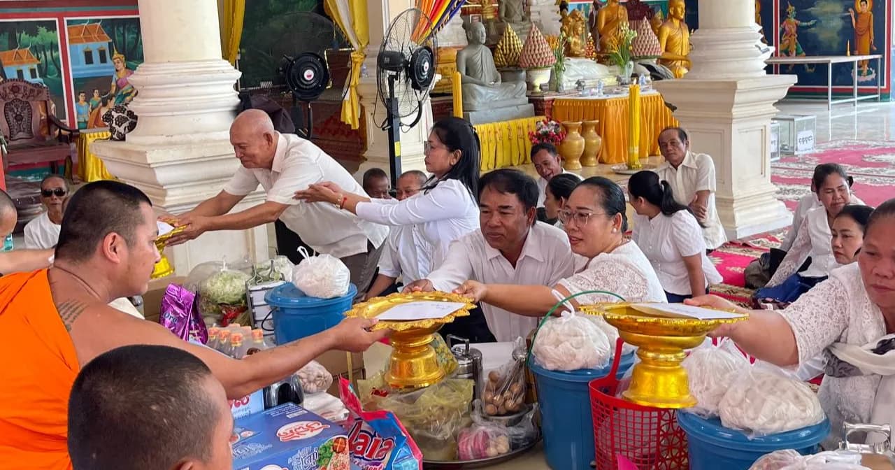 អញ្ជើញនាំយកទេយ្យវត្ថុប្រគេនព្រះសង្ឃគង់ចាំព្រះវស្សាចំនួន ០៣វត្ត (វត្តសុរភី , វត្តសម្តេចព្រះសង្ឃរាជជួនណាត និងវត្តអង្គជុំ) ក្នុងឃុំរកាកោះ ស្រុកគងពិសី ខេត្តកំពង់ស្ពឺ