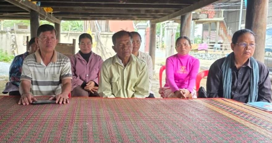 ក្រុមការងារចុះមូលដ្ឋានភូមិត្រពាំងស្នួល ឃុំពេជ្រមុនី បើកកិច្ចប្រជុំពិភាក្សាការងារ និងឧបត្ថម្ភថវិកាគាំទ្រសកម្មភាពក្នុងមូលដ្ឋាន
