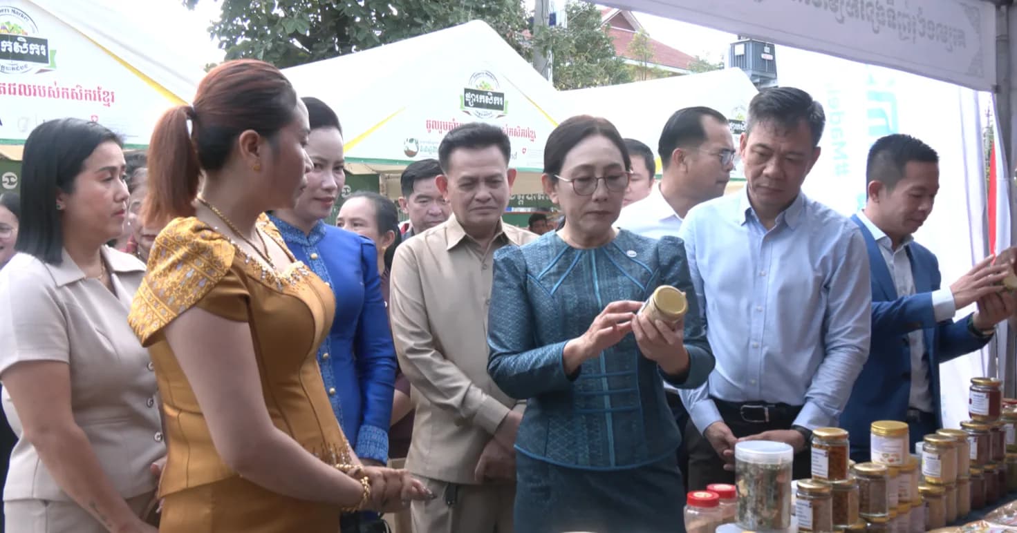 មន្ទីរពាណិជ្ជកម្មខេត្តបាត់ដំបង បានរៀបចំ“យុទ្ធនាការ ផលិតផលជាតិ #MadeInCambodia”