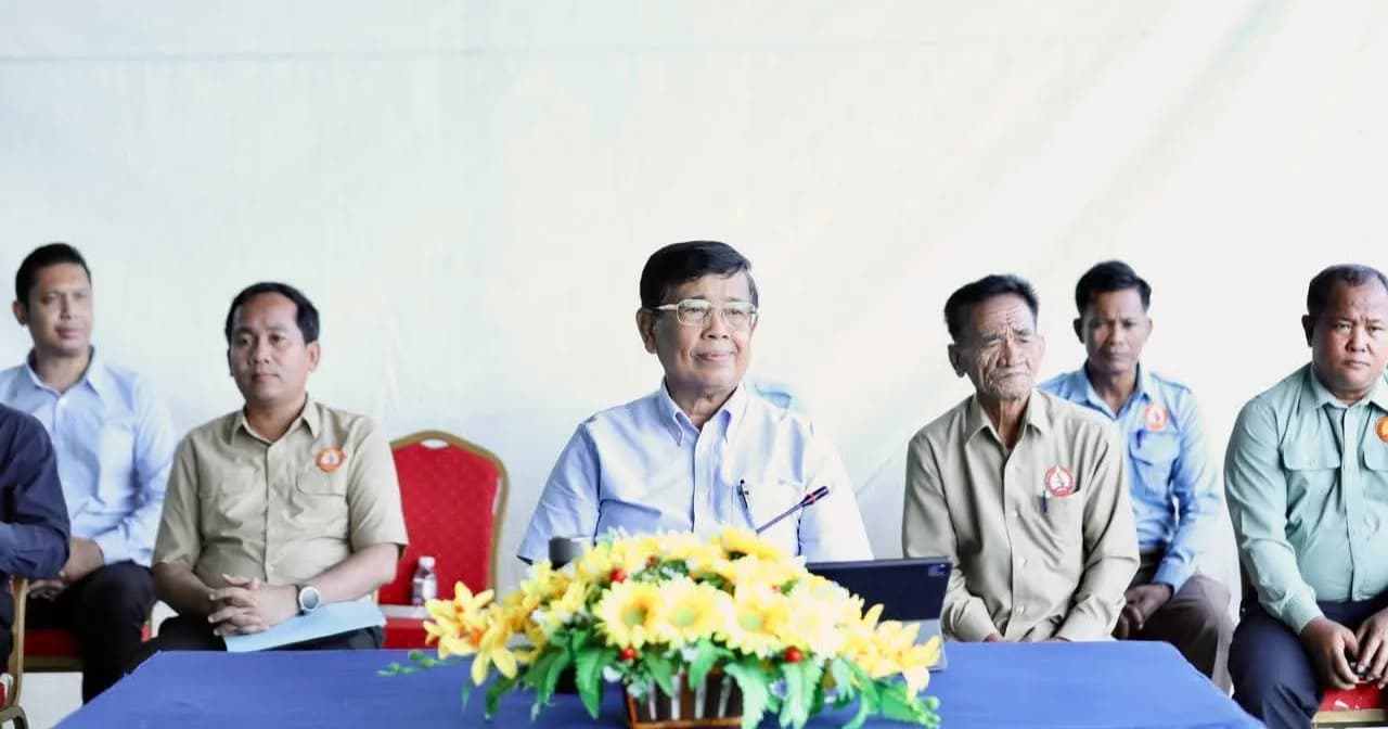 អធិបតី សំណេះសំណាលជាមួយក្រុមការងារចុះមូលដ្ឋានភូមិ នៅភូមិចេក ចំនួន ១៣៣ នាក់