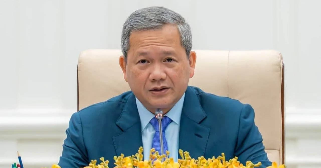 លោកឧត្តមសេនីយ៍ត្រី ម៉េង ស្រ៊ុន មេបញ្ជាការ បានអញ្ជេីញចូលរួមក្នុងកិច្ចប្រជុំពេញអង្គគណៈរដ្ឋមន្ត្រី ប្រចាំសប្តាហ៍ ក្រោមអធិបតីភាពដ៍ខ្ពង់ខ្ពស់សម្តេចមហាបវរធិបតី ហ៊ុន ម៉ាណែត នាយករដ្ឋមន្រ្តី នៃព្រះរាជាណាចក្រកម្ពុជា តាមរយៈប្រព័ន្ធបច្ចេកវិទ្យារូបភាព និងសម្លេង Zoom Meeting...