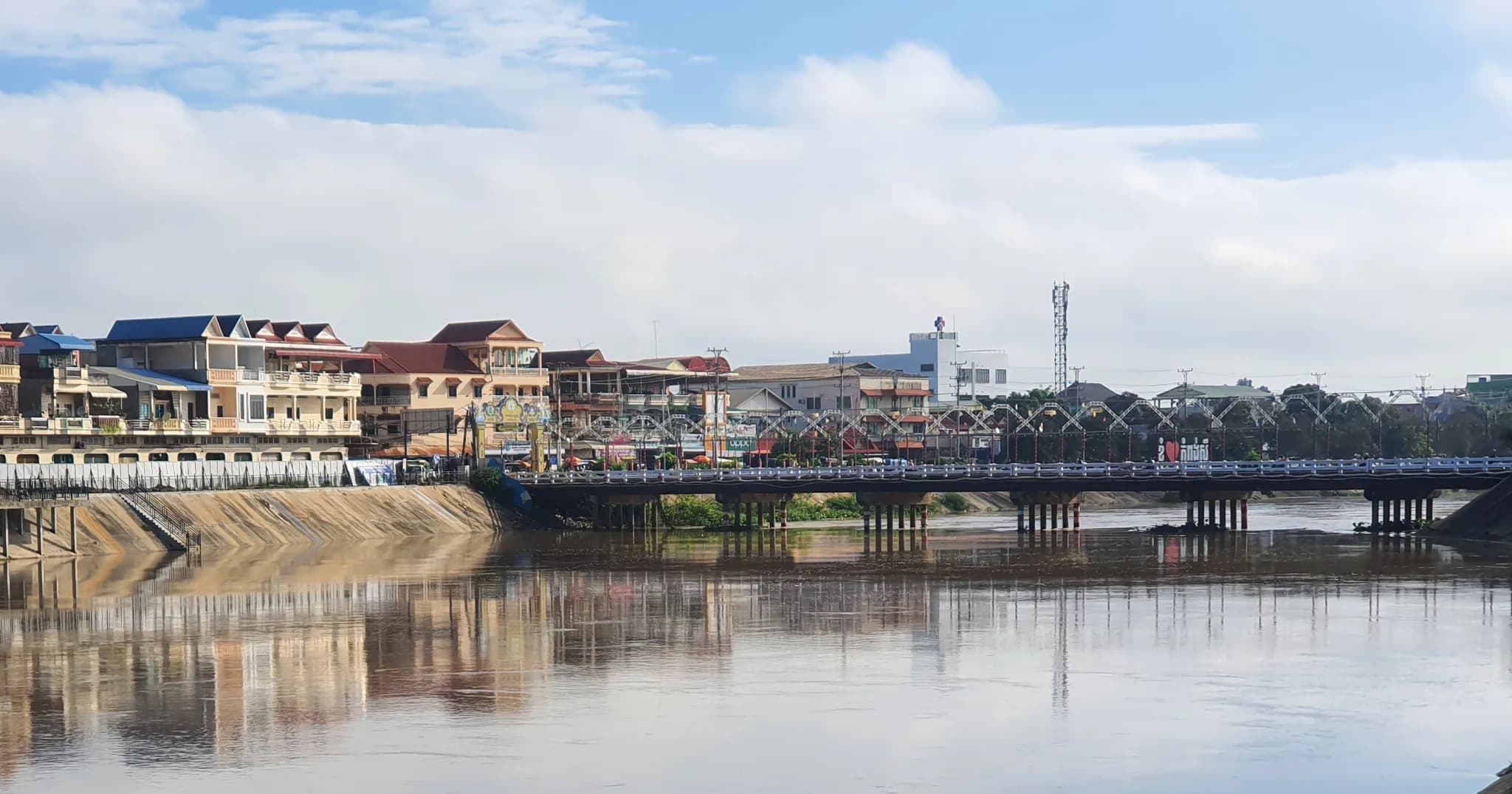 កម្រិតខ្ពស់ទឹកតាមខ្នងទំនប់នានាក្នុងខេត្តកំពង់ស្ពឺ