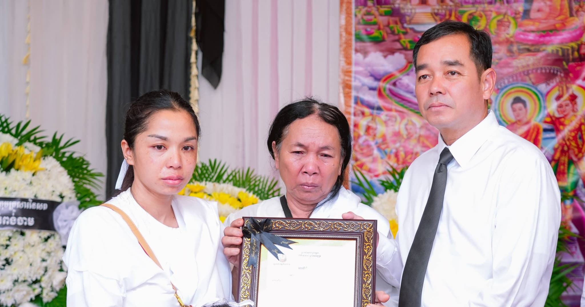 អភិបាលខេត្តកំពង់ចាម ចូលរួមគោរពវិញ្ញាណក្ខន្ធ លោកអធិការរងស្រុកស្ទឹងត្រង់ ដែលបានពលីក្នុងប្រតិបត្តិការបង្ក្រាបករណីក្មេងទំនើង
