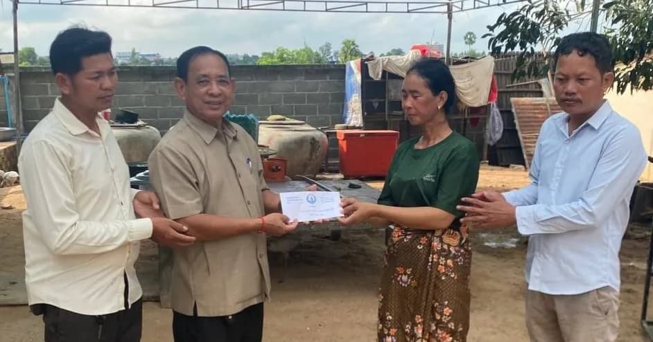 សាខាបក្សភូមិកញ្ច្រប់ នាំយកថវិការំលែកទុក្ខបុណ្យសពប្រជាពលរដ្ឋនៅឃុំព្រះនិព្វាន្ត