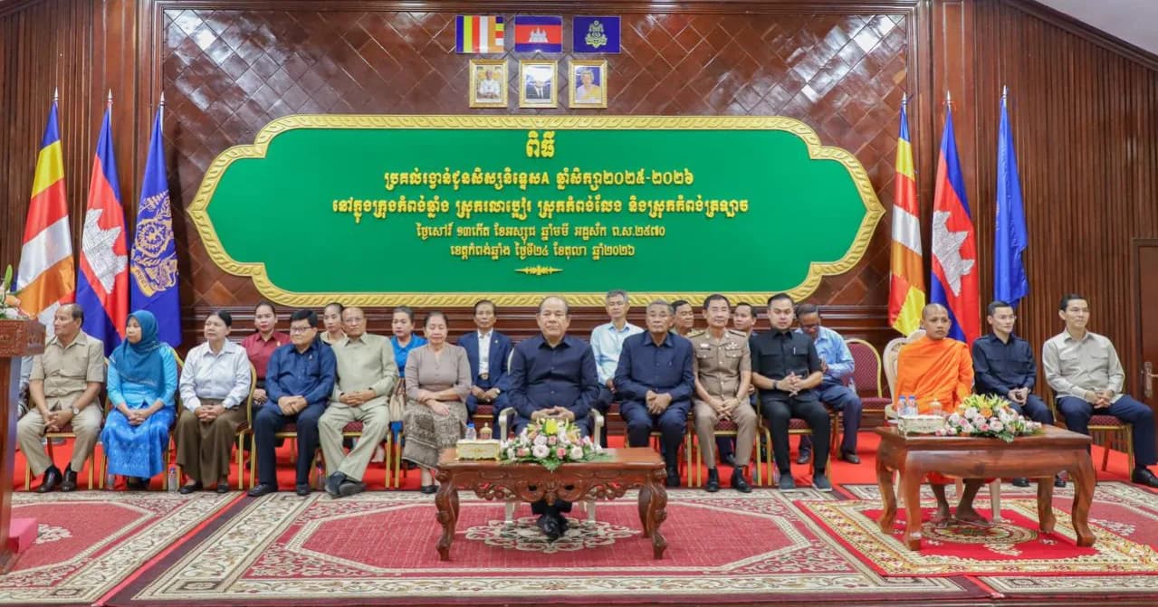 ឯកឧត្តម បណ្ឌិតសភាចារ្យ អ៊ុក រ៉ាប៊ុន និងព្រះធម្មវនវាសី ចន្ទមុនី និមន្ត និងអញ្ជើញជួបសំណេះសំណាល ជាមួយសិស្សនិទ្ទេស A
