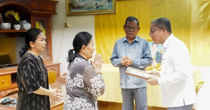 ឯកឧត្ដម ឈួរ សុបញ្ញា អញ្ជើញនាំយកសាររំលែកទុក្ខ ជូនគ្រួសារសពលោក សាយ ស៊ីម នៅក្រុងច្បារមន