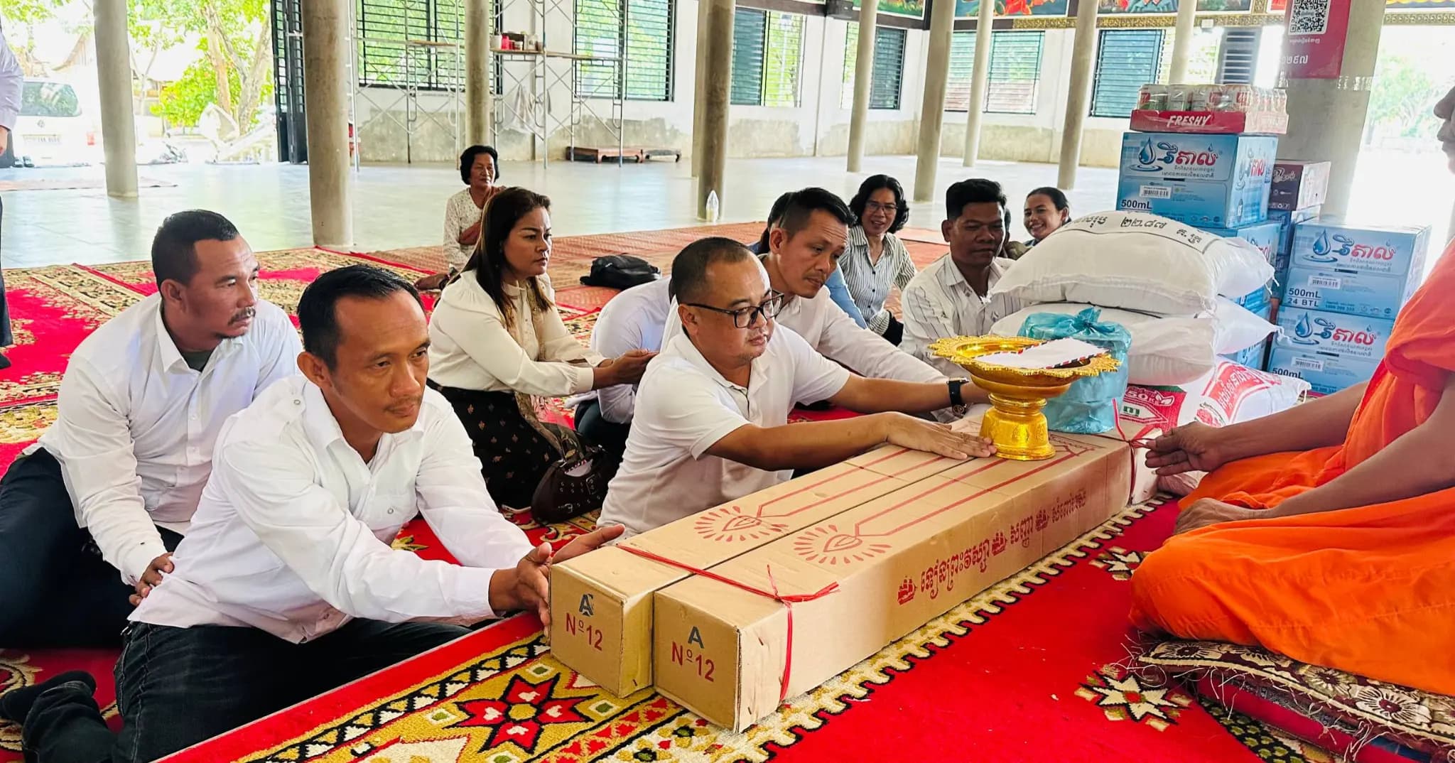 អញ្ជើញយកទានប្រណិតចំណាំព្រះវស្សាហ៍ ថវិកា និងទយ្យវត្ថុមួយចំនួនប្រគេន ជូន ព្រះសង្ឃ តាជី យាយជី នៅក្នុងវត្តរតនៈមុនីវ័ន្ត និងវត្តអម្ពរវ័ន្ត(អាស្រមចំការស្វាយ)