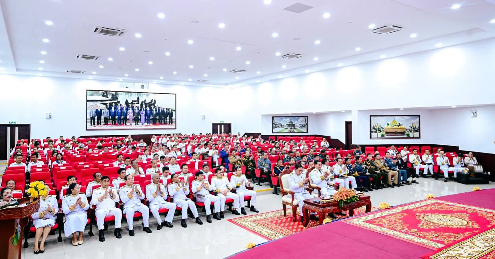 ពិធីគោរពរដ្ឋធម្មនុញ្ញ នៃព្រះរាជាណាចក្រកម្ពុជា ដើម្បីប្រារព្ធខួបលើកទី៣៣ «ទិវាប្រកាសរដ្ឋធម្មនុញ្ញ»